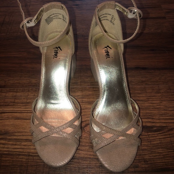 Fioni Block Heel Sandal Size: 7 - Picture 10 of 14